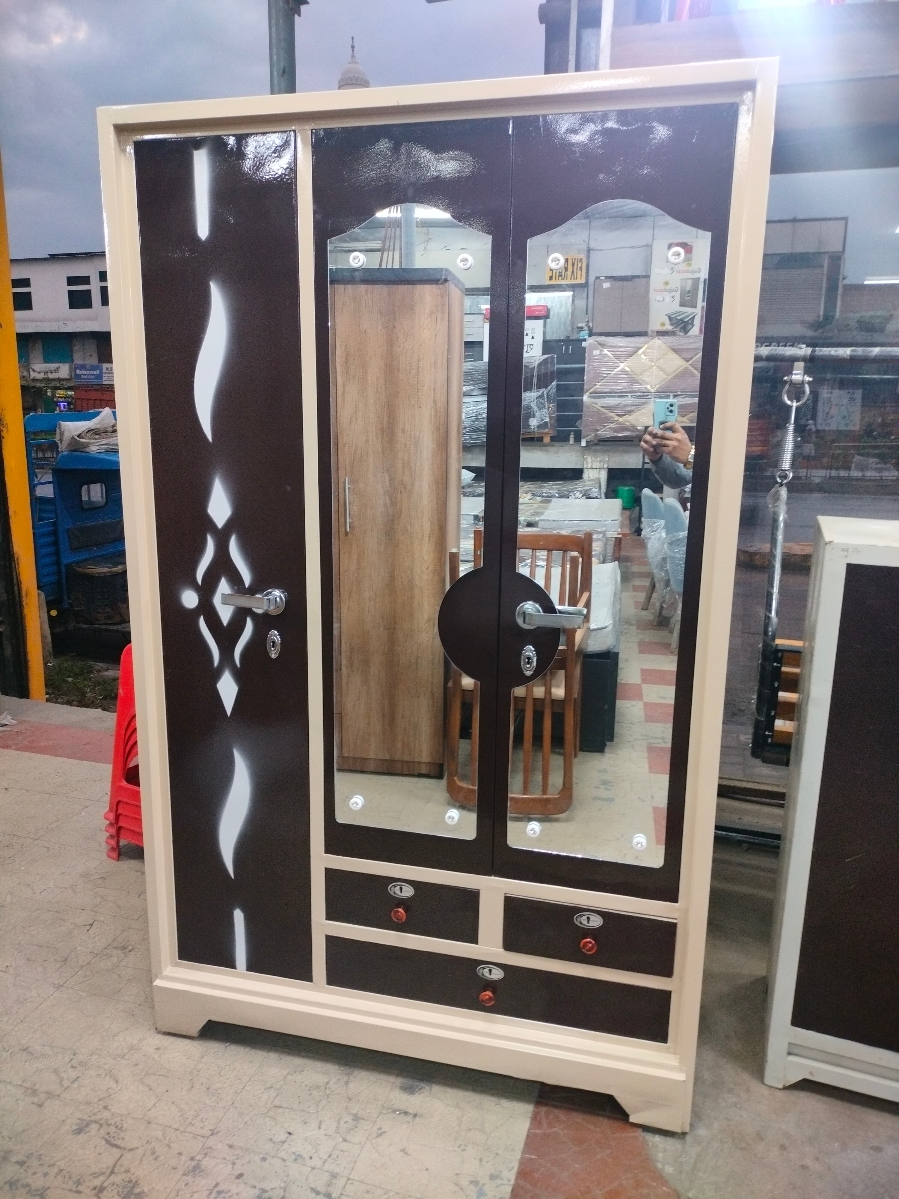 metal tijori 3 door kadi