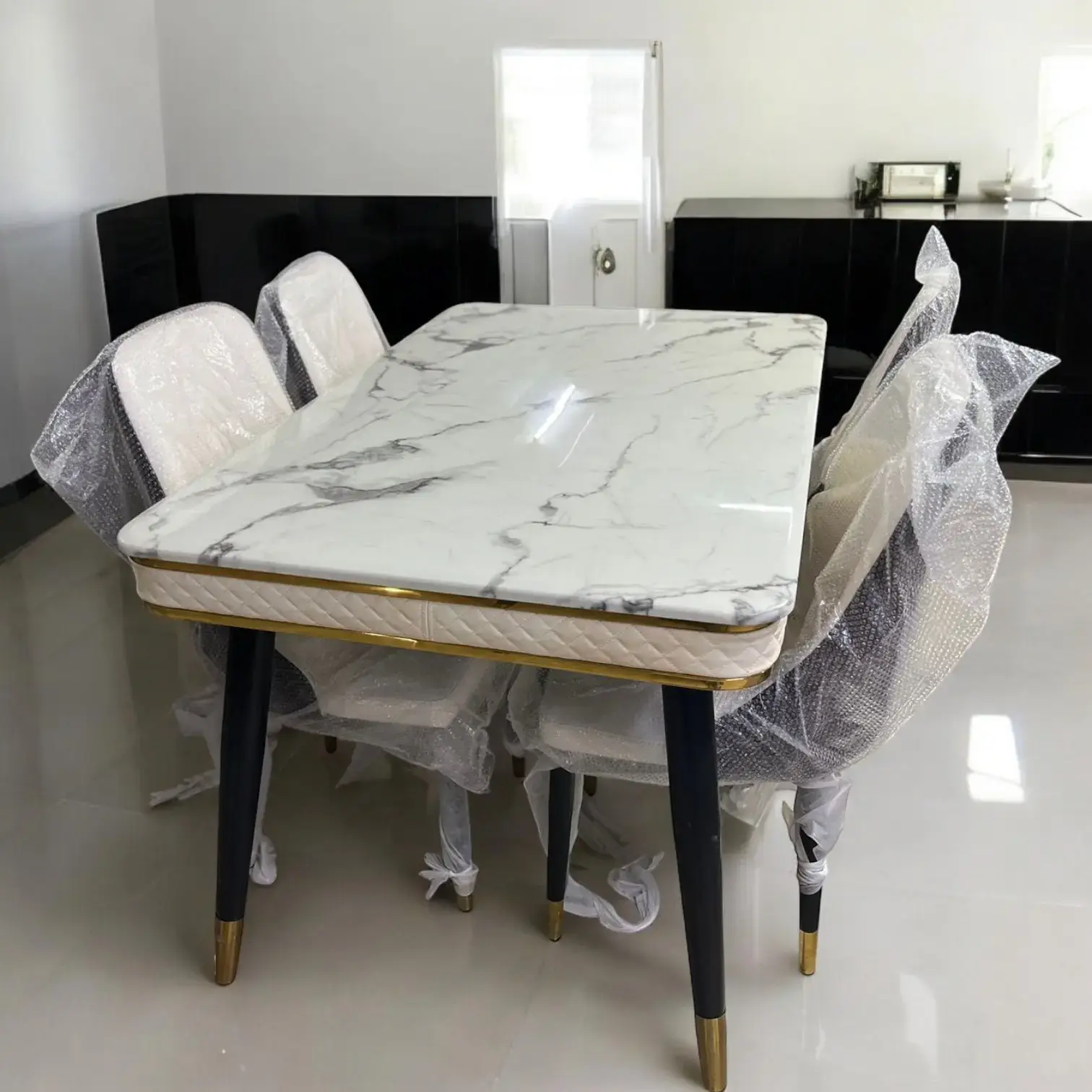 208 Important Dining table