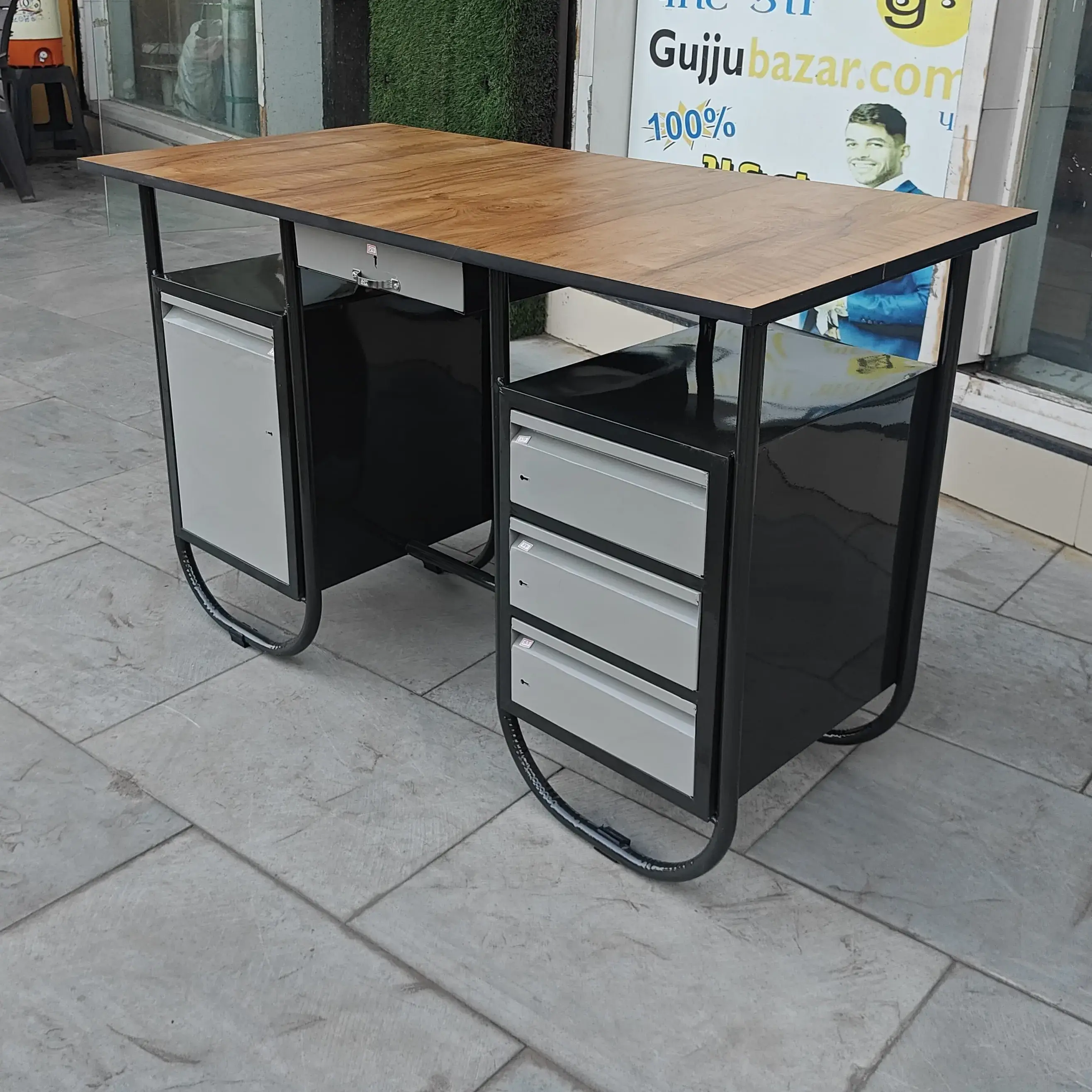 Metal office table 4/2