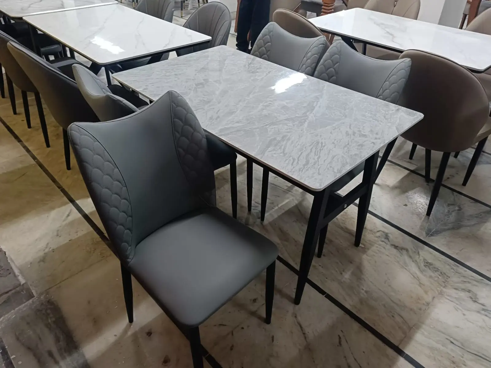 Imp dining table 4 siter