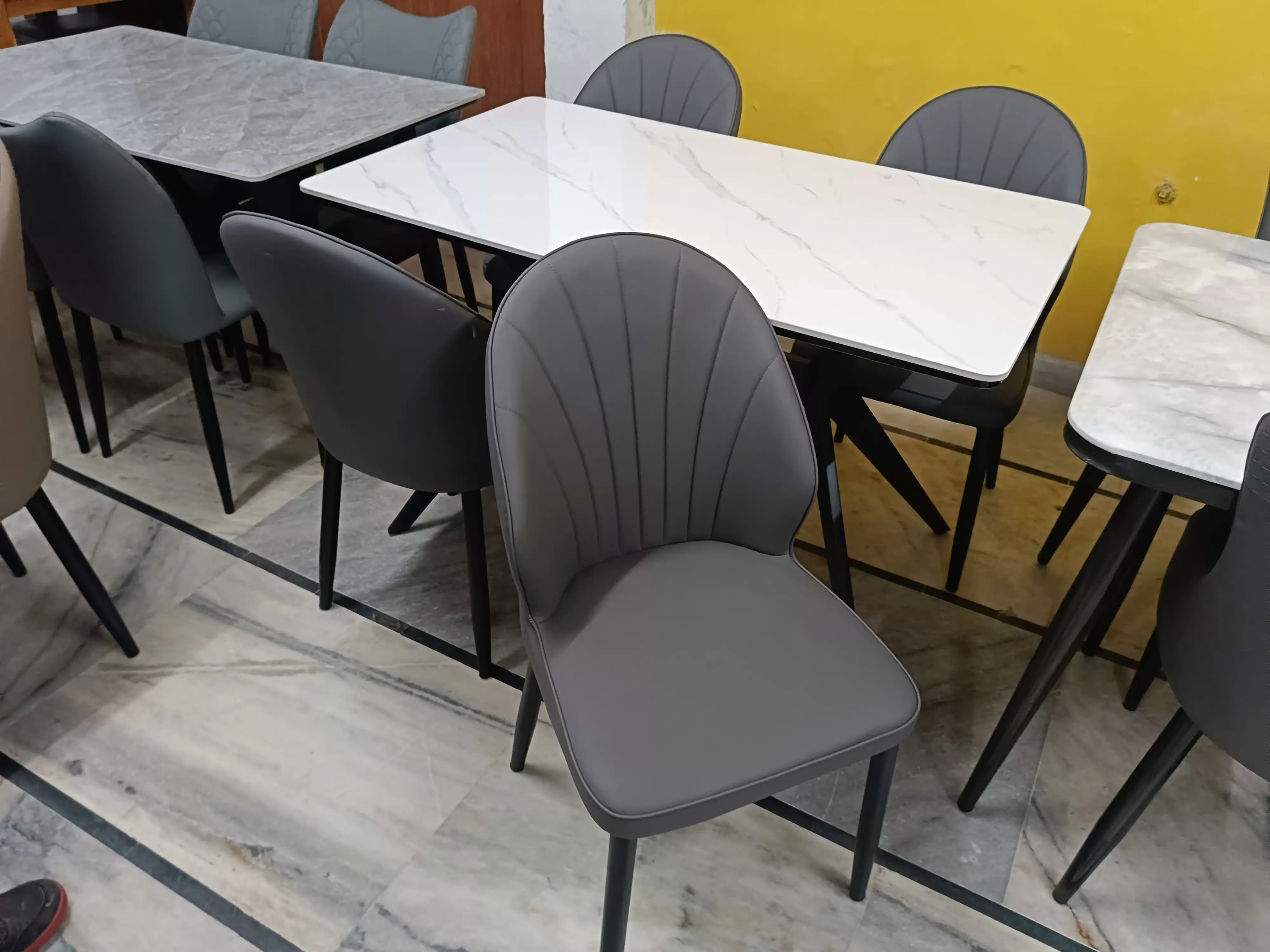 Imp dining table 4 siter