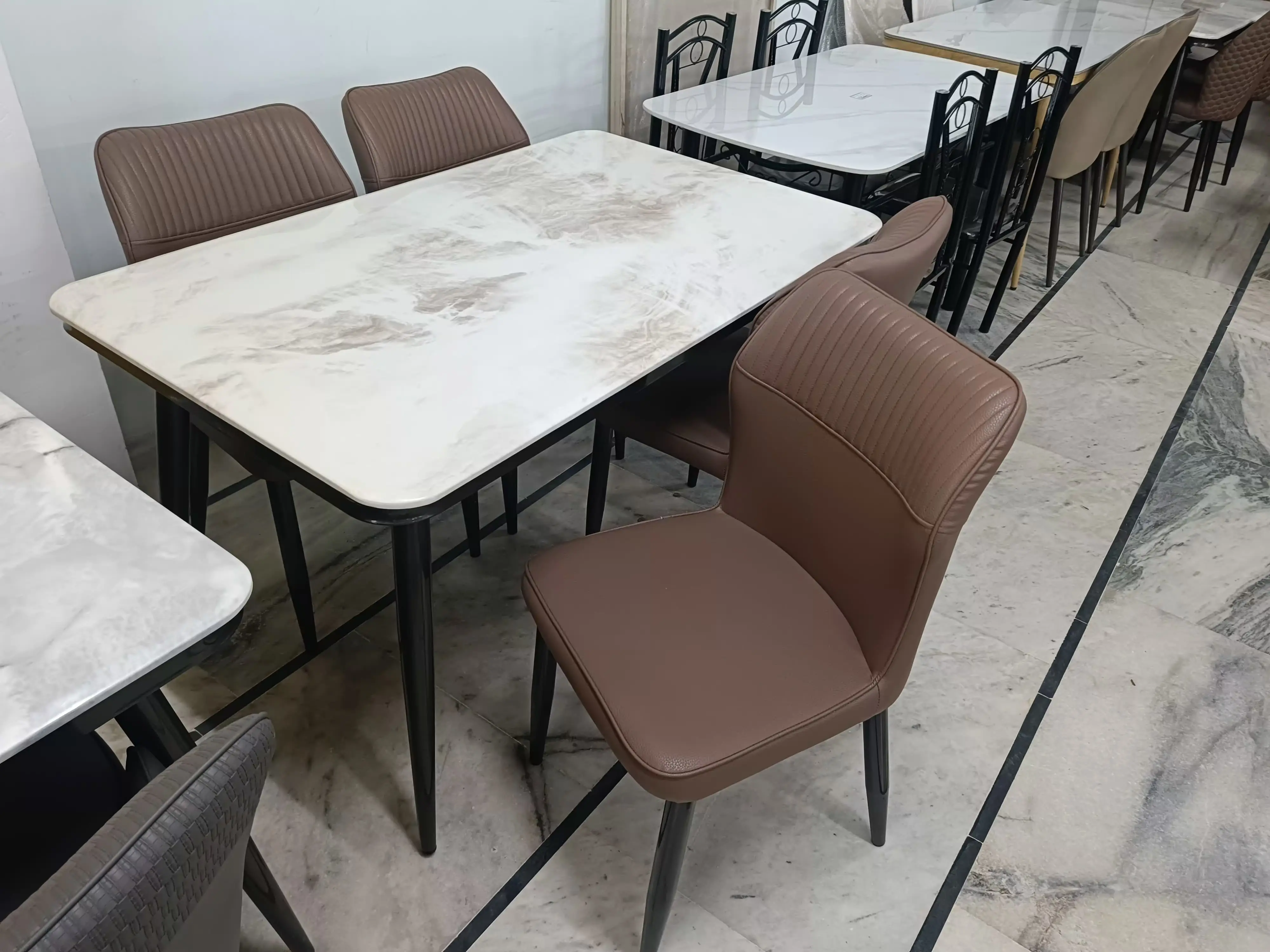 Imp dining table 4 siter